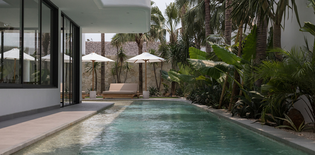 a large wrap around lap pool with a shallow